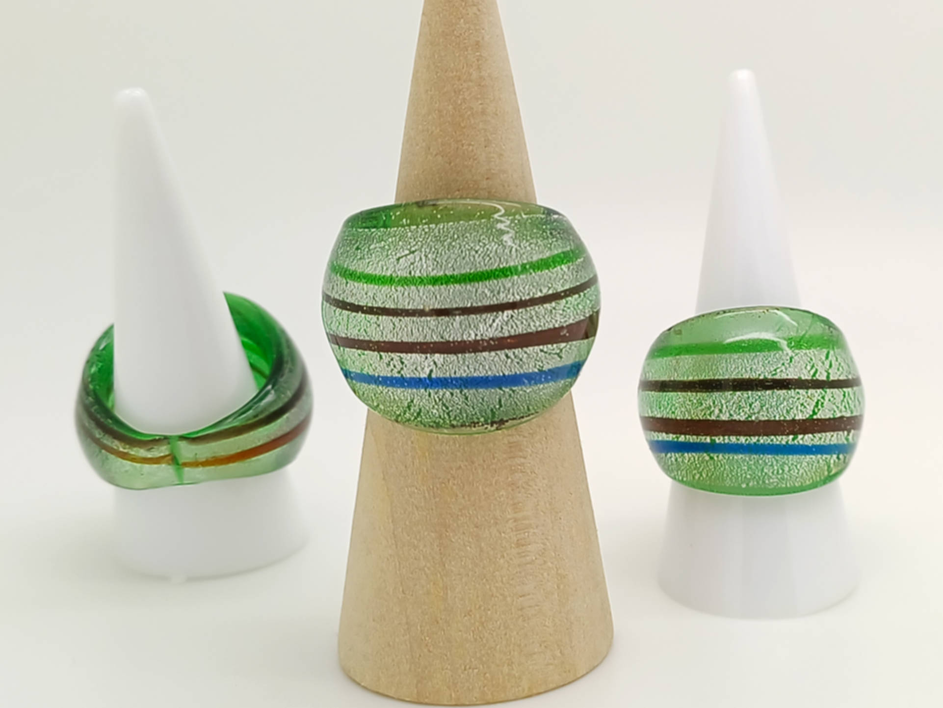bague vert verre rayure multicolore BAG05