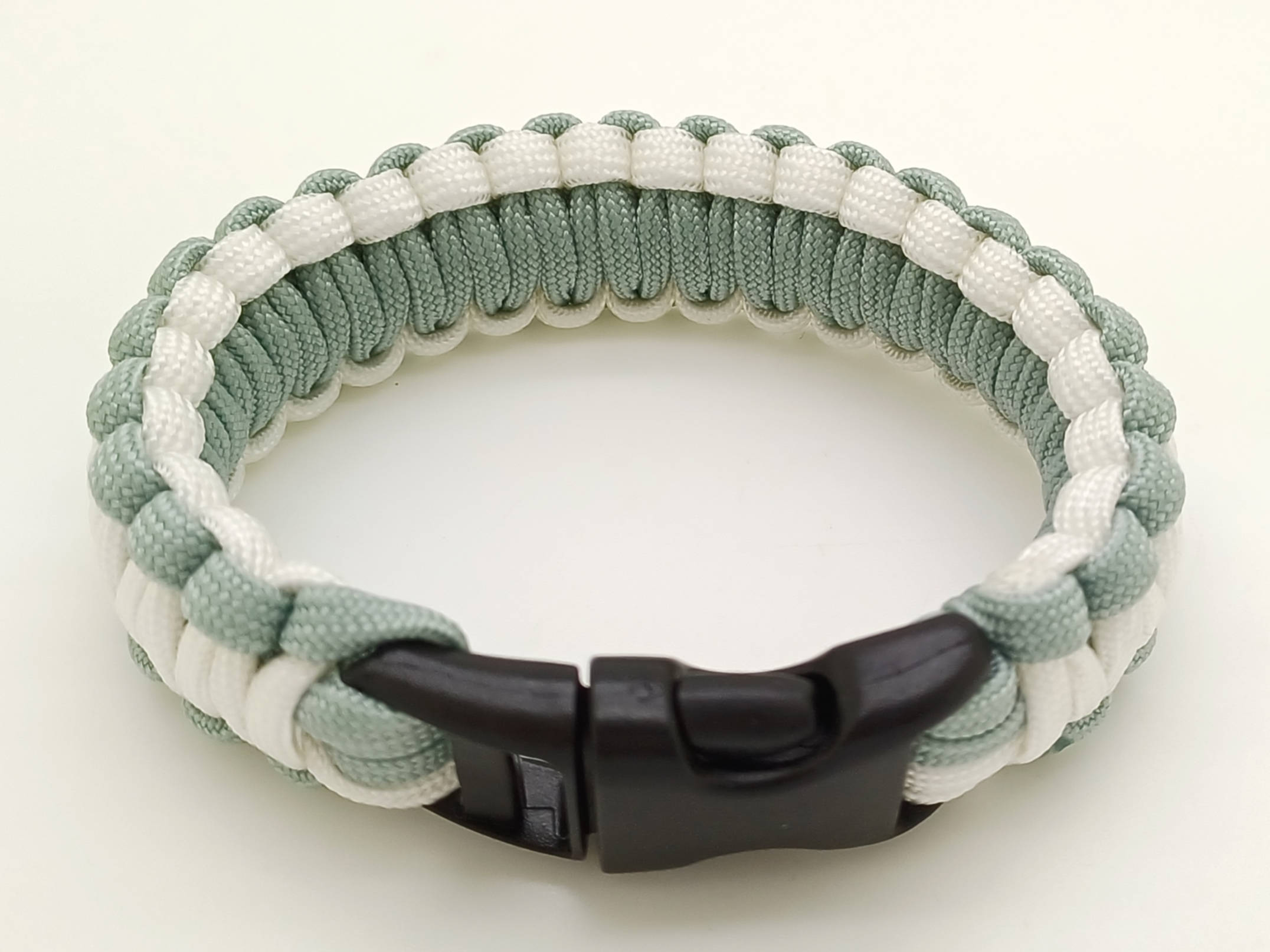 bracelet survie blanc gris cordon