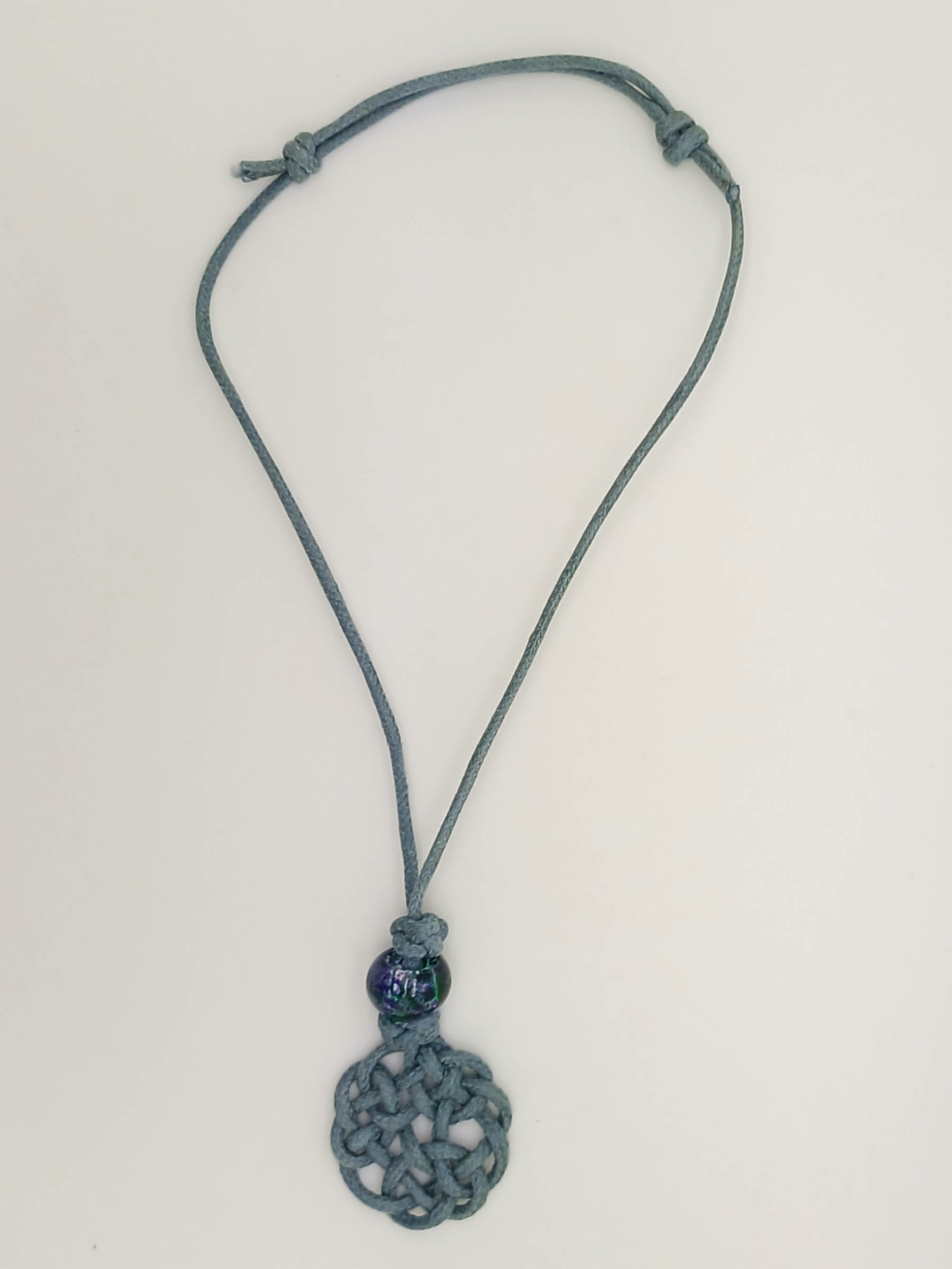 collier gris tresse rond perle acrylique COL09y