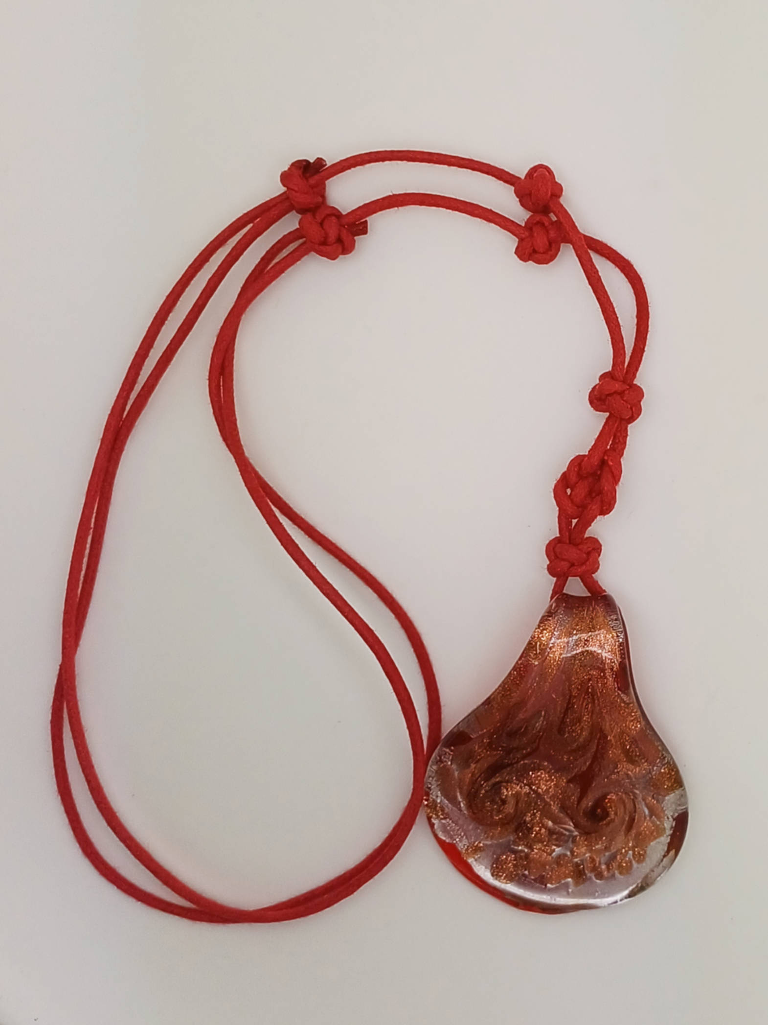 collier rouge tresse pendentif verre COL10