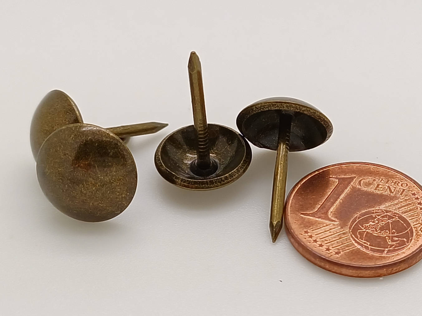 clous tapissier 11mm lisse  metal bronze