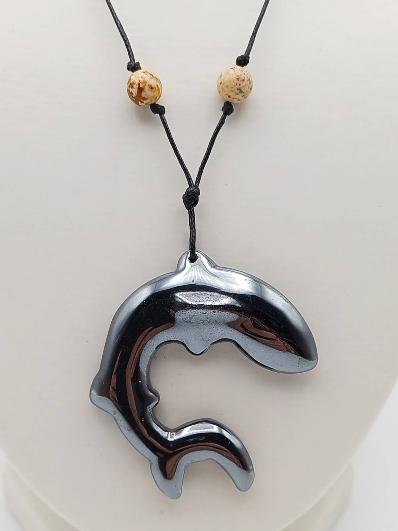 collier requin noir col17