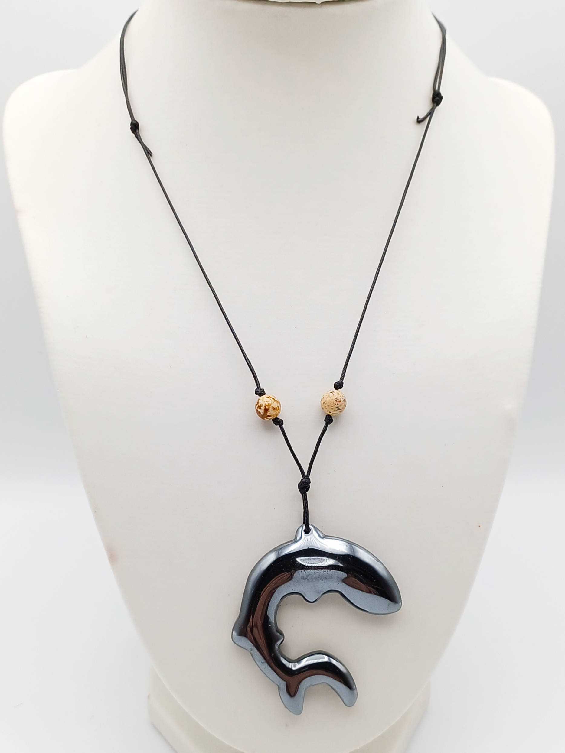 collier requin pierre col17