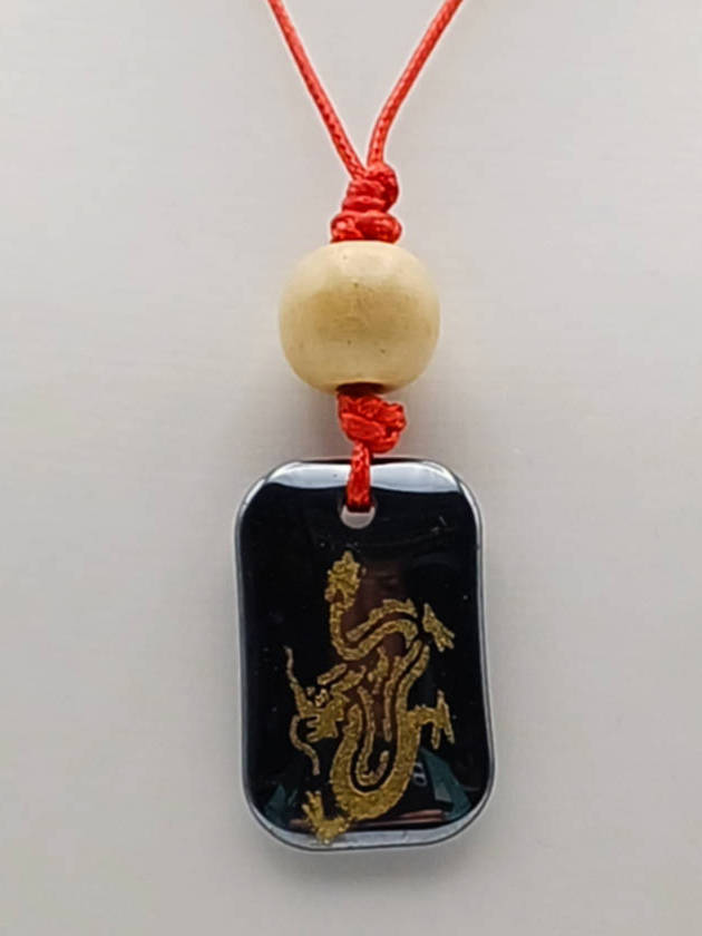 collier pendentif dragon hematite grave COL22