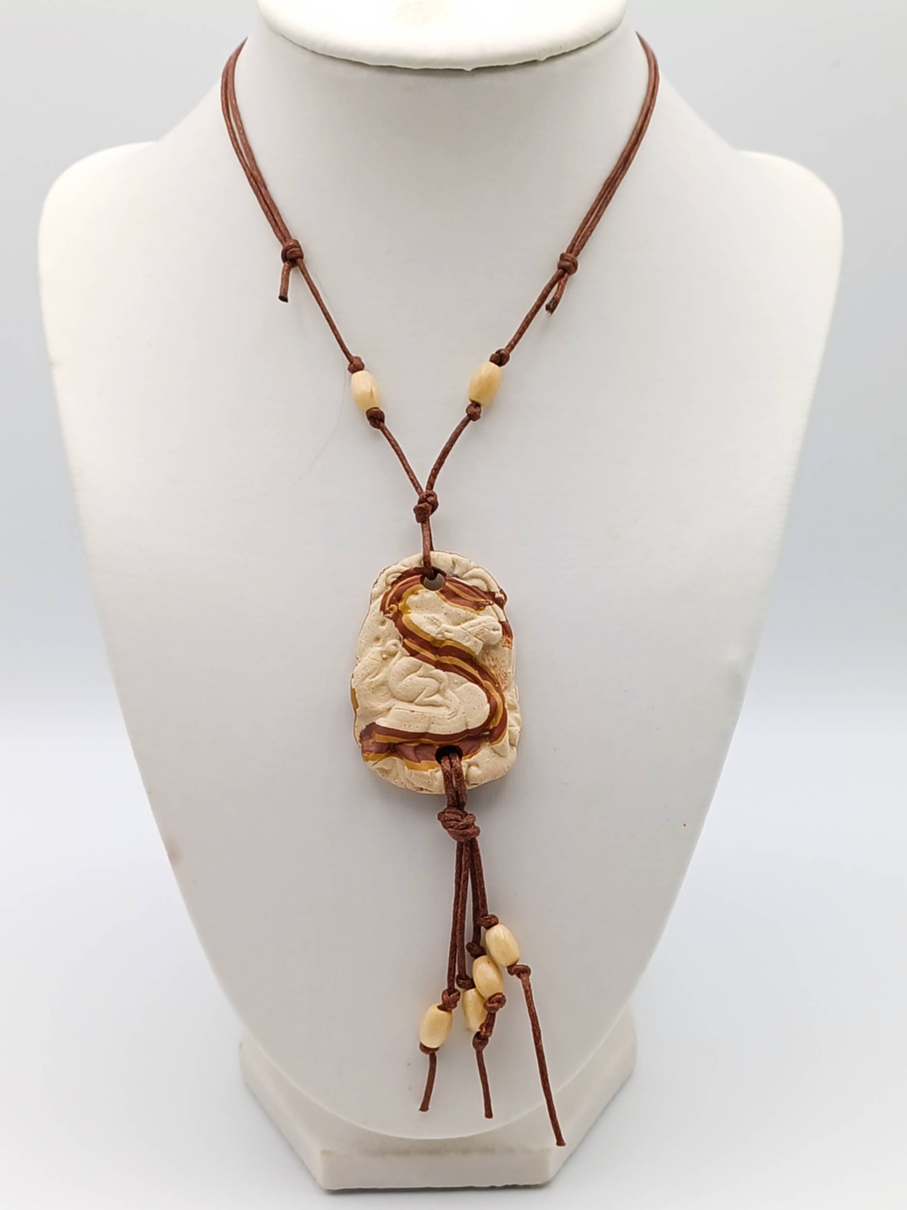 collier pendentif terre marron COL21