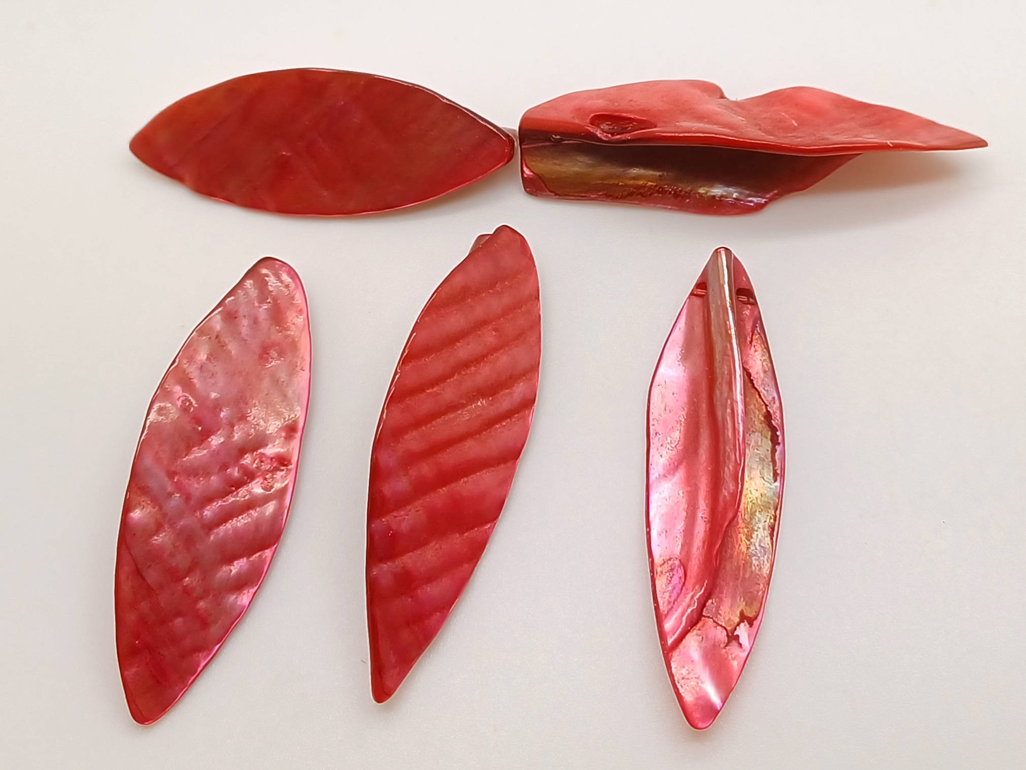 pendentif goutte nacre rouge strie
