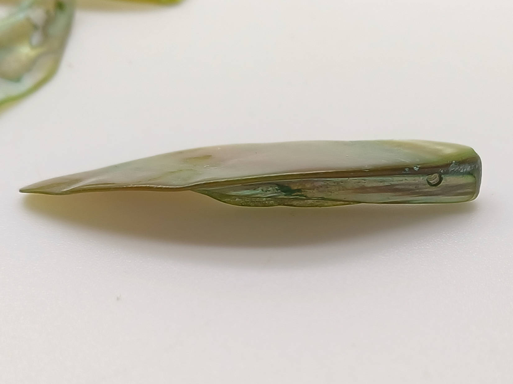 pendentif goutte nacre vert strie