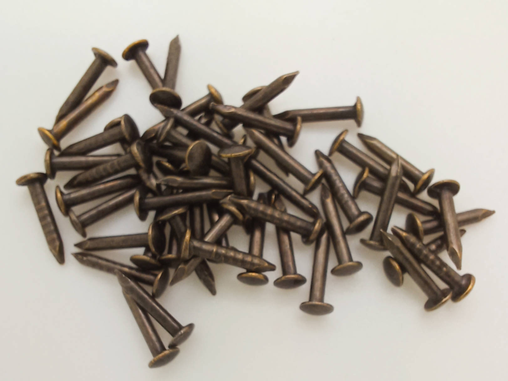 mini clous 8mm bronze pointe
