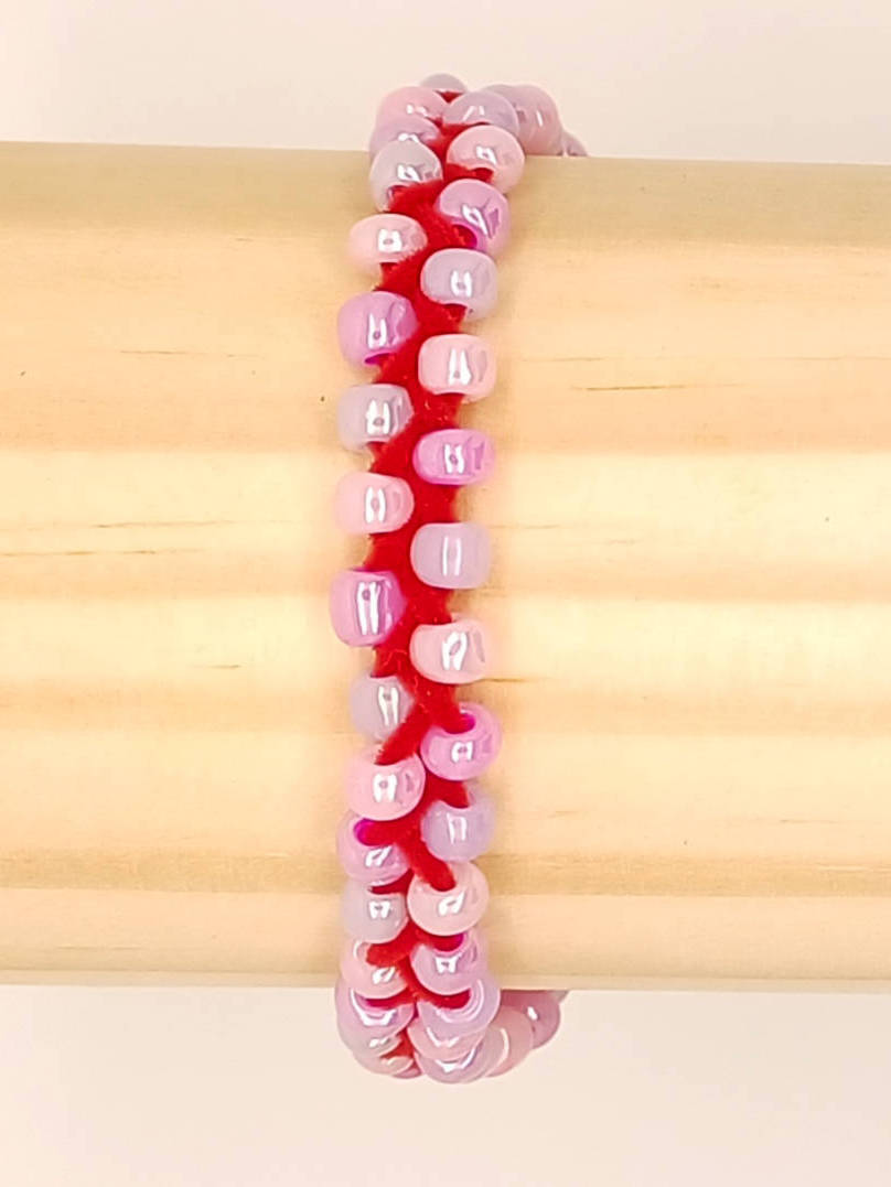 BRA08 bracelet tresse rouge  velours nacre