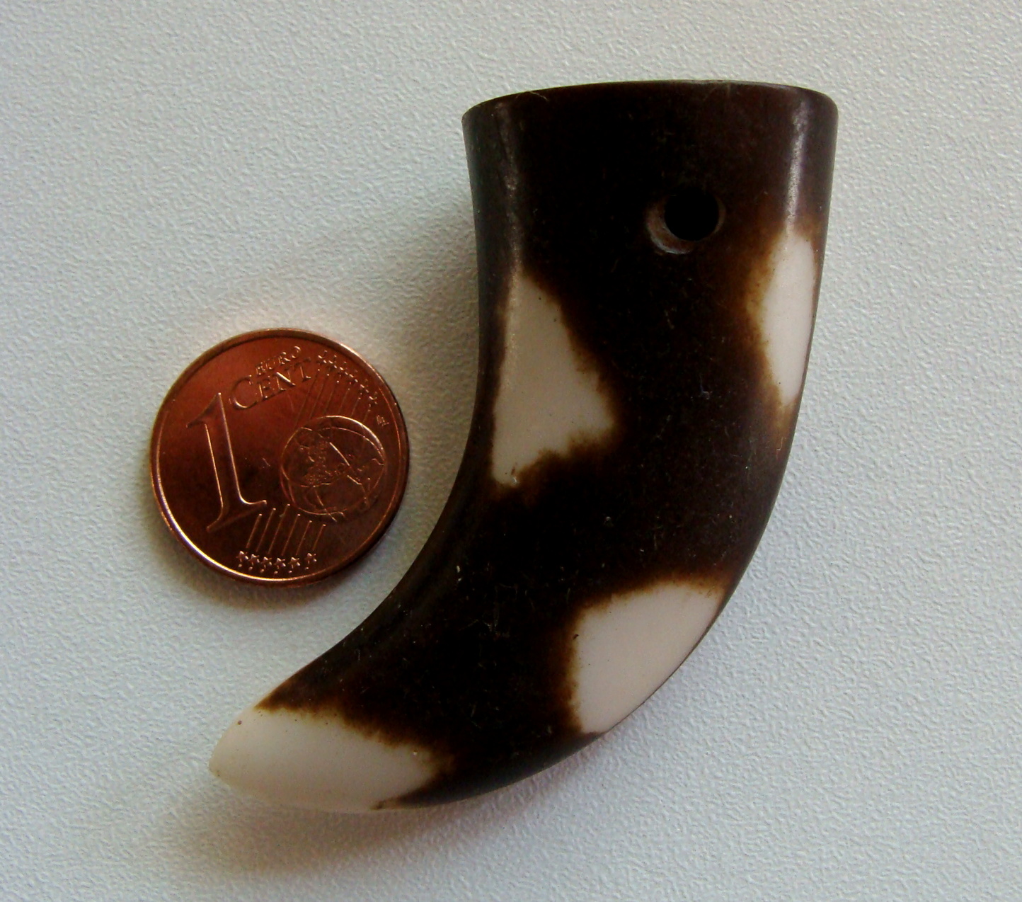 pendentif résine dent tache