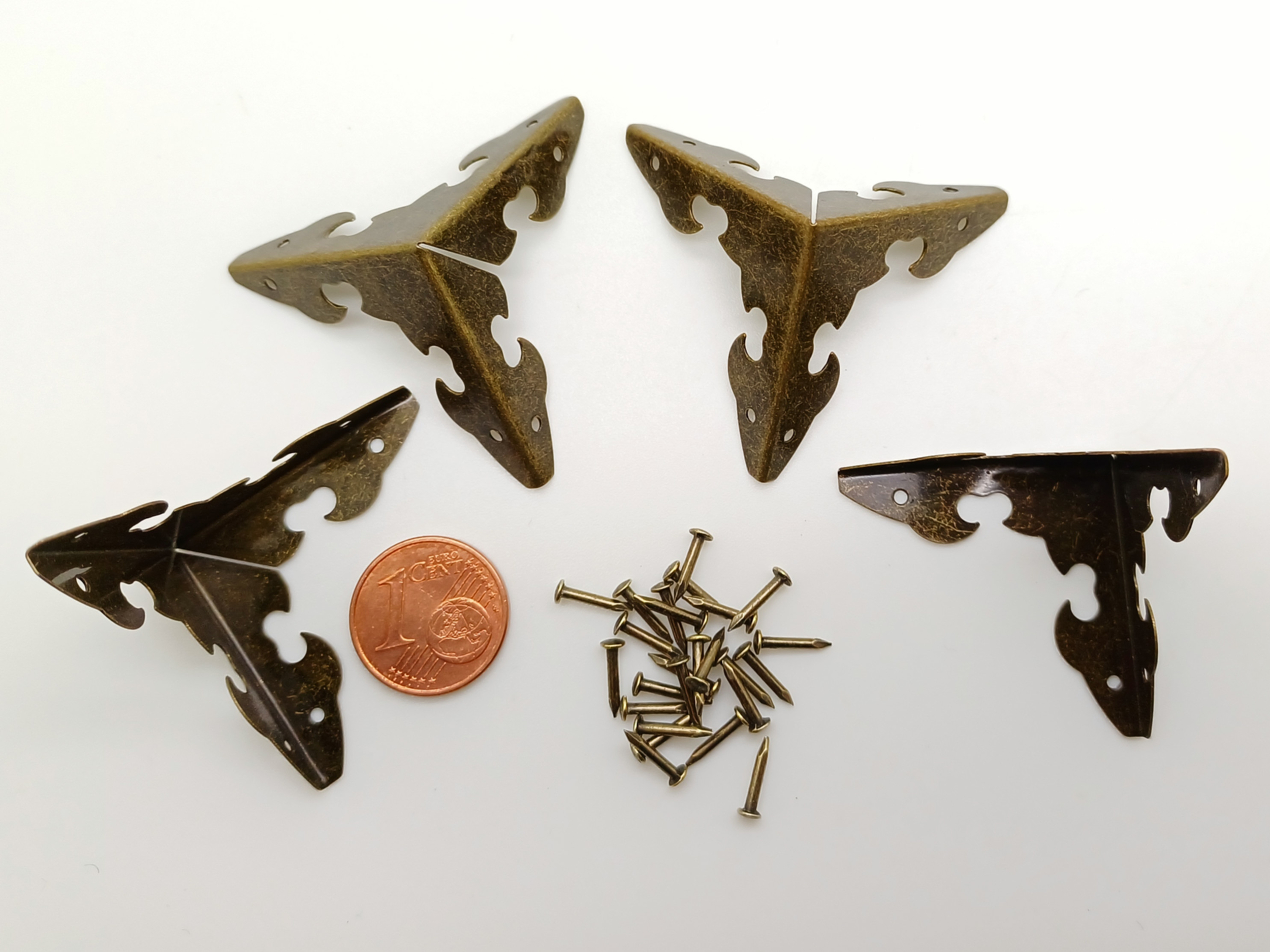 coin boite 3D avec clous 30mm