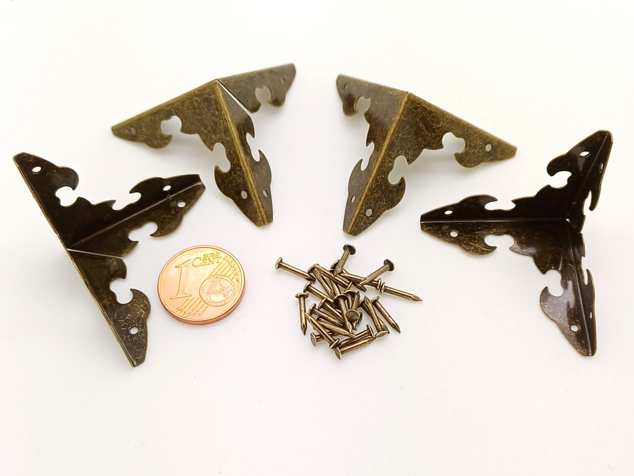 coin boite 3D avec clous