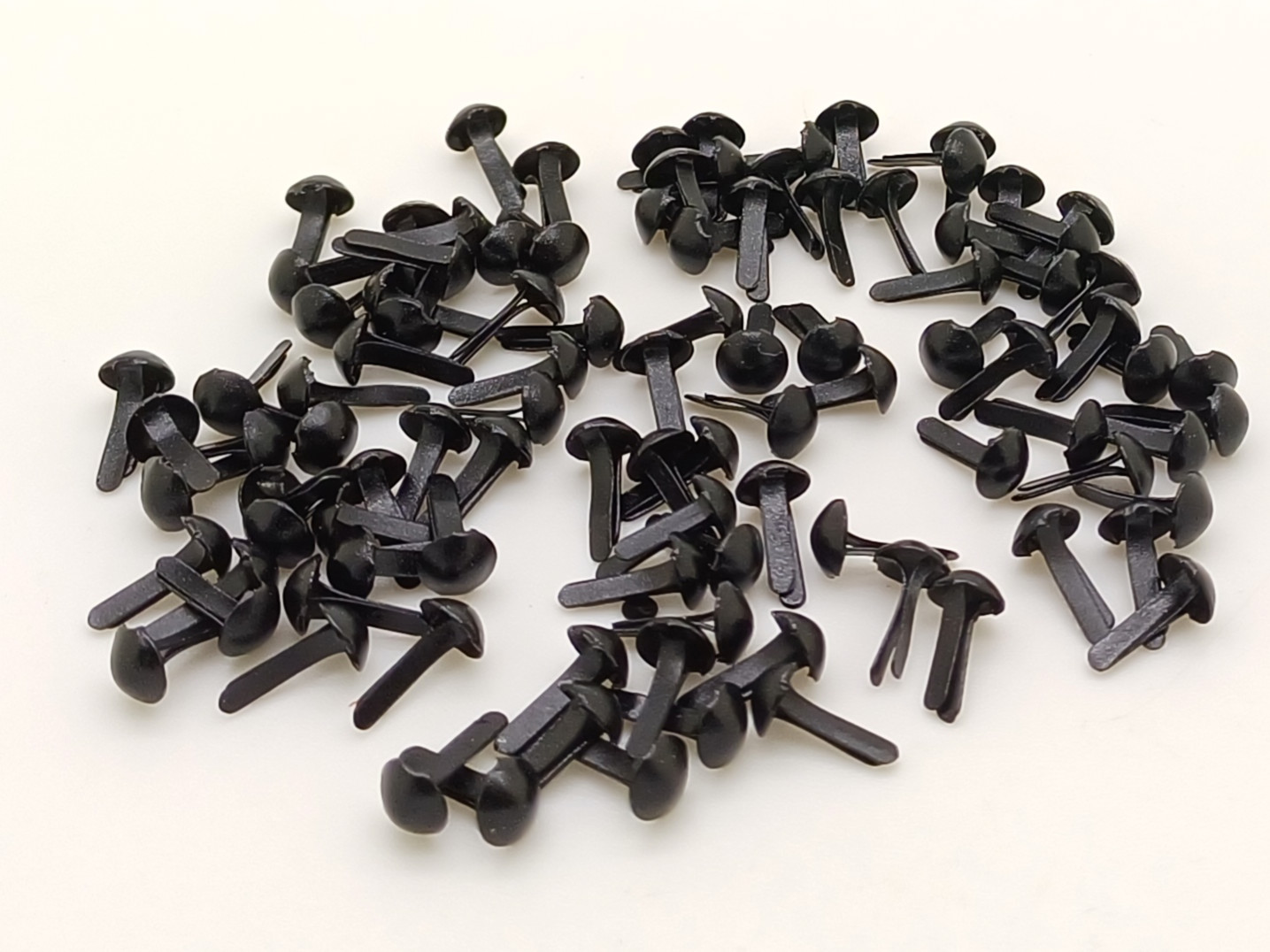 attaches parisiennes brads noires mini DIY