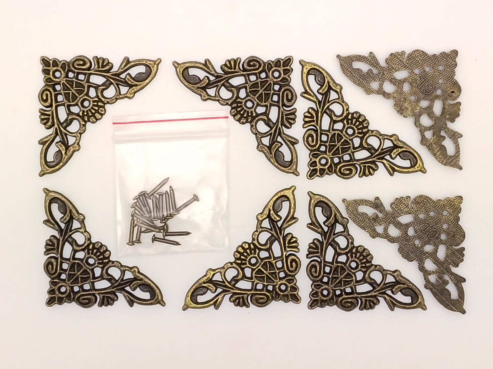 embellissement coin bronze decoration boite