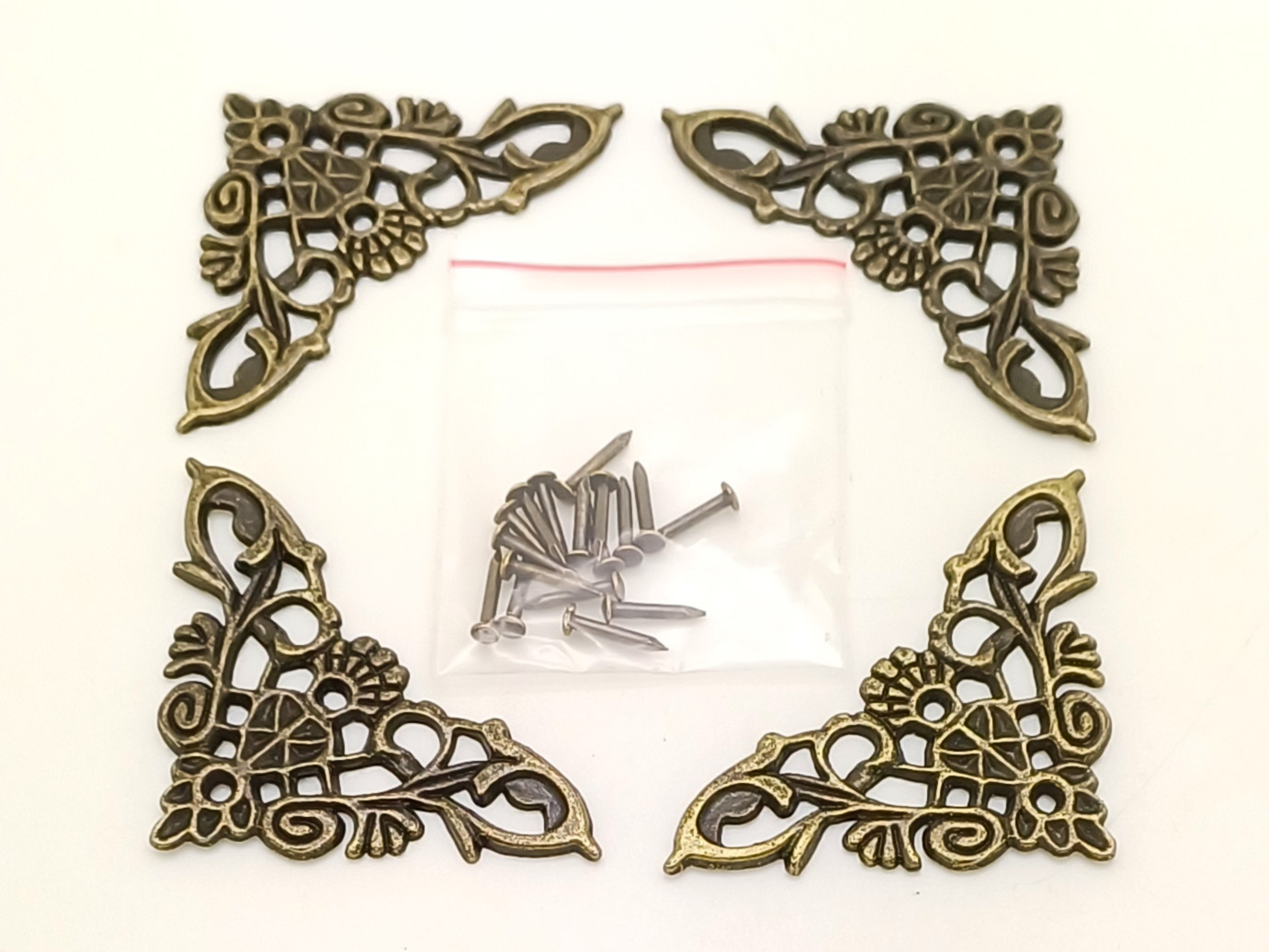 embellissement coin bronze deco boite