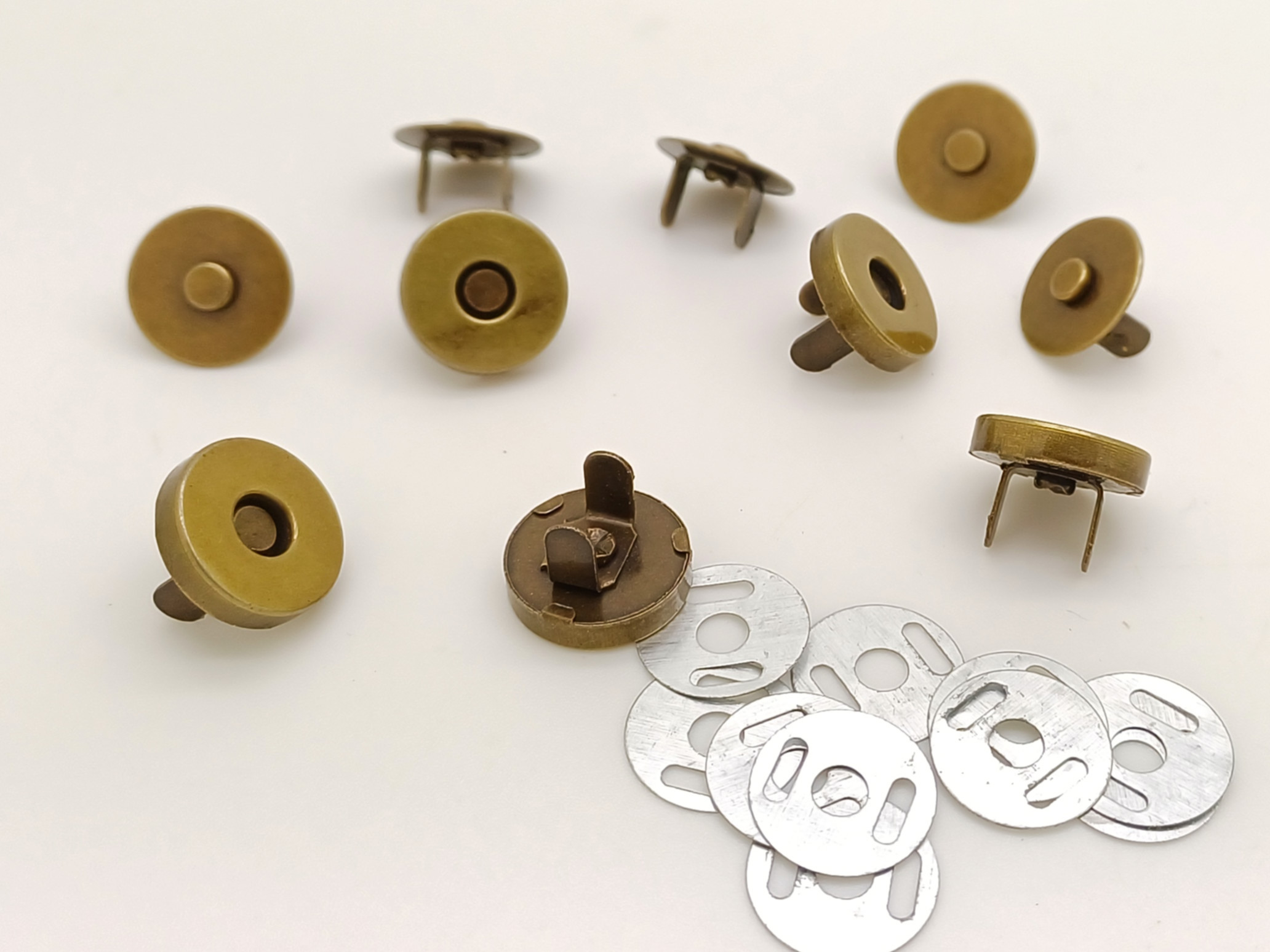 fermoir  aimant rond a pattes Fermoir-mag-R14mm-B