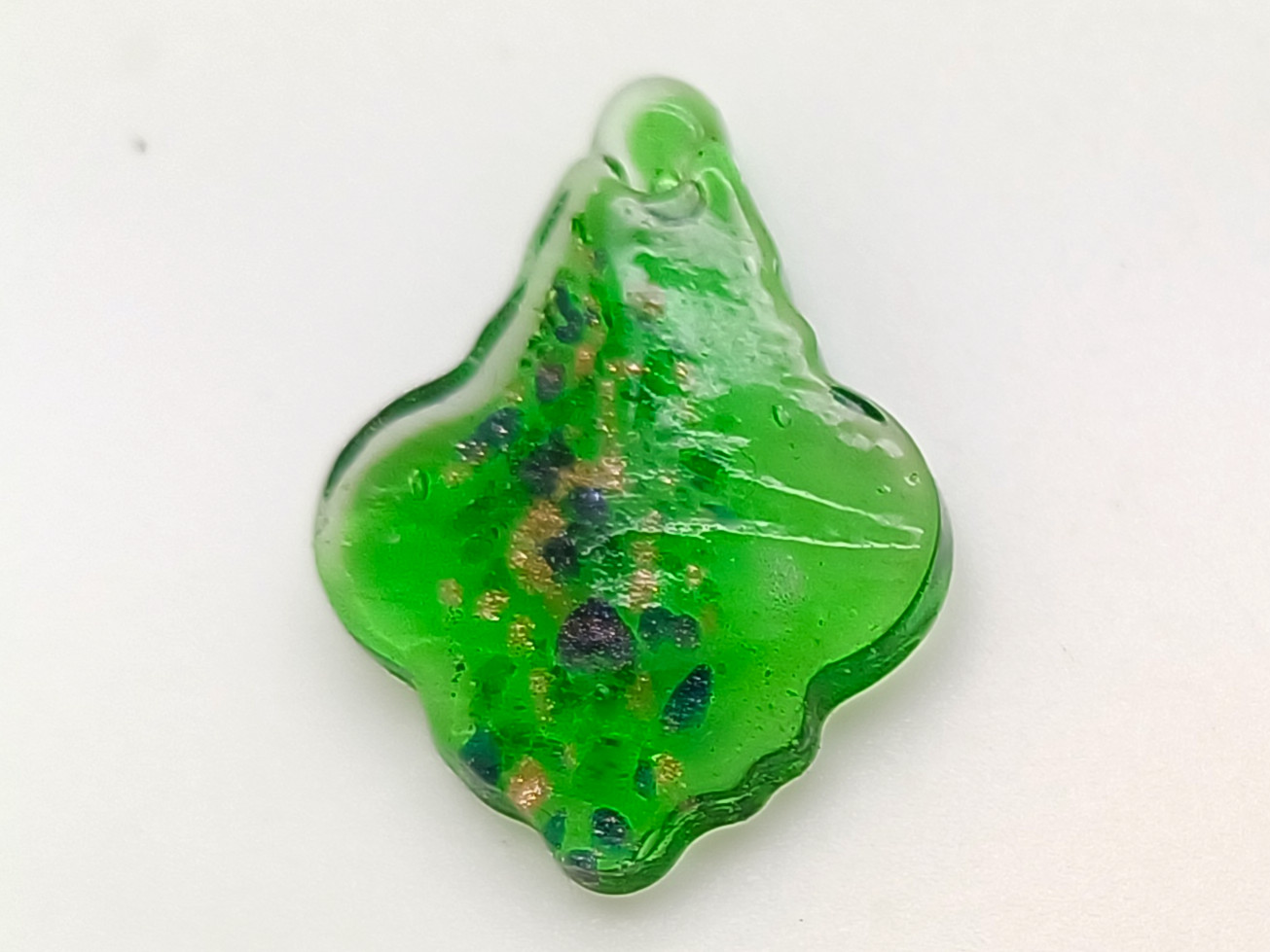 Pend-425-2 pendentif mini trefle vert verre