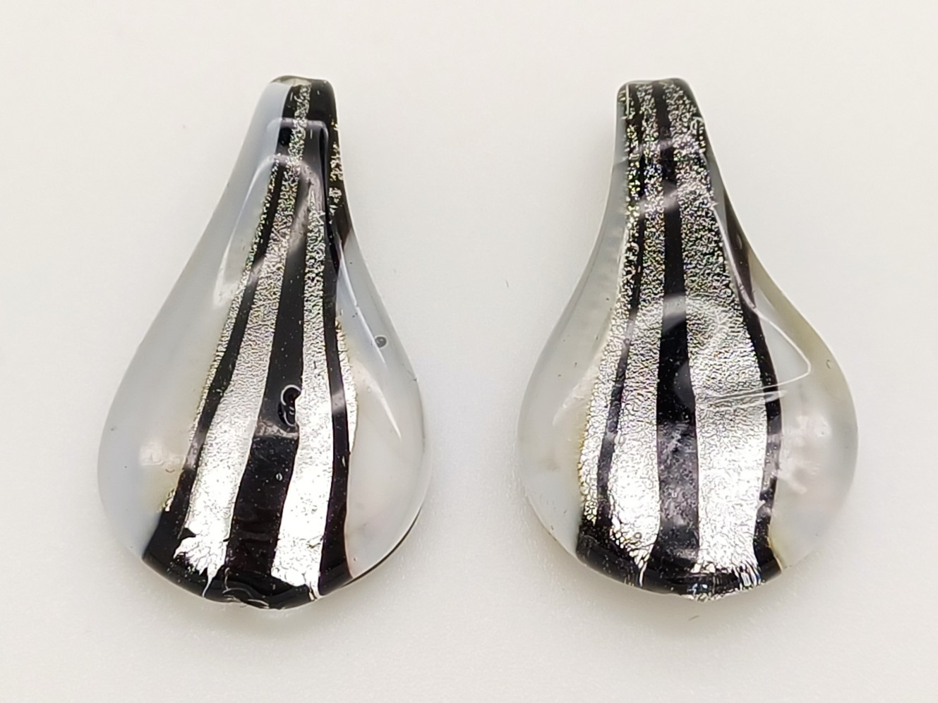 Pend-429-2 pendentif goutte noir argent verre