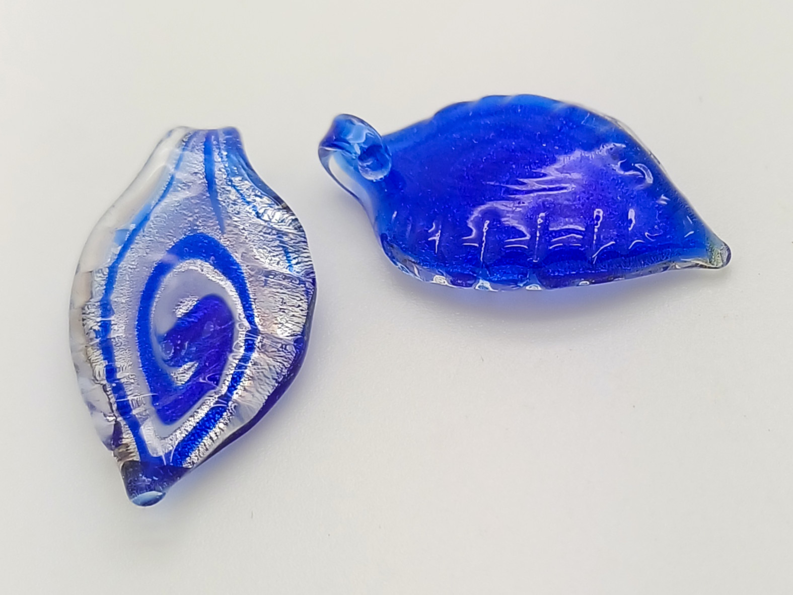 Pend-443 pendentif mini goutte volute bleu argente lampwork