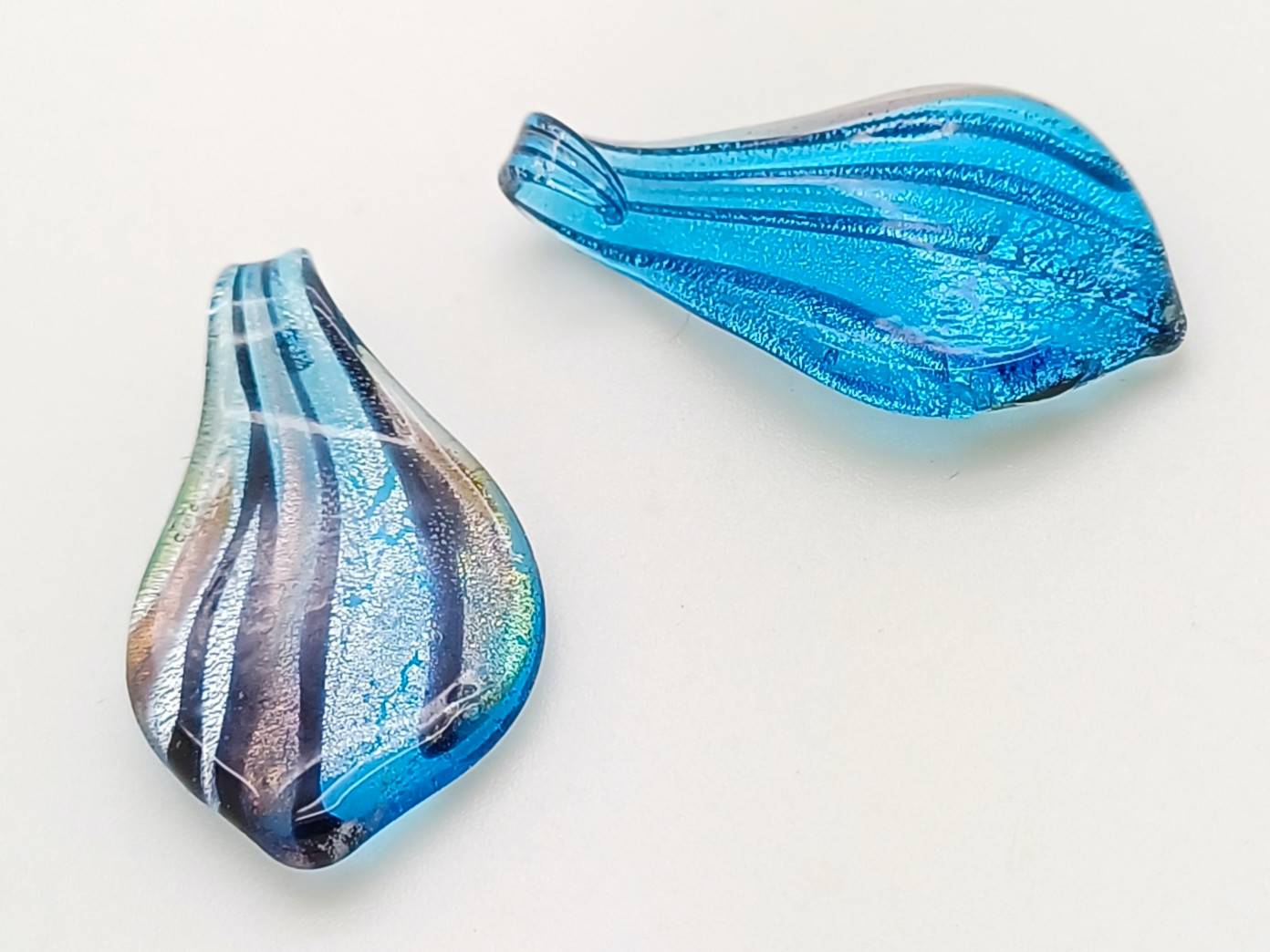 Pend-447 pendentif mini goutte bleu violet verre
