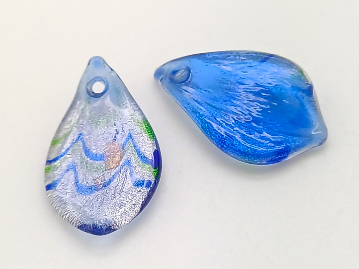 Pend-451 pendentif mini goutte argente bleu vague verre