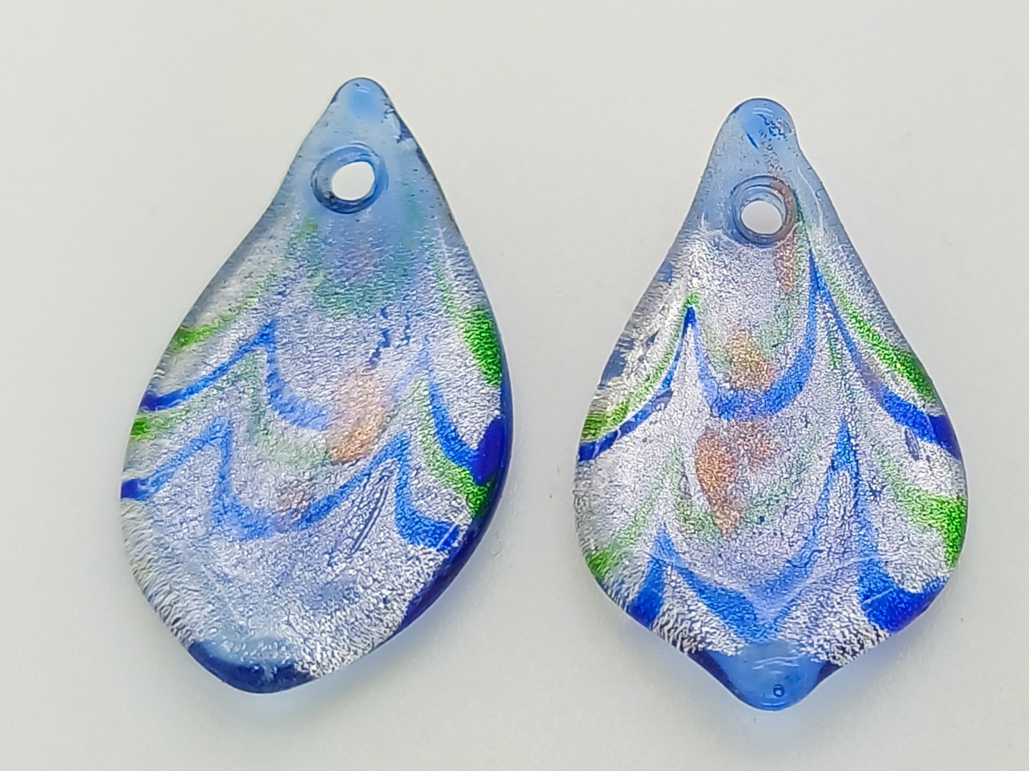 Pend-451 pendentif mini goutte argente bleu vague lampwork