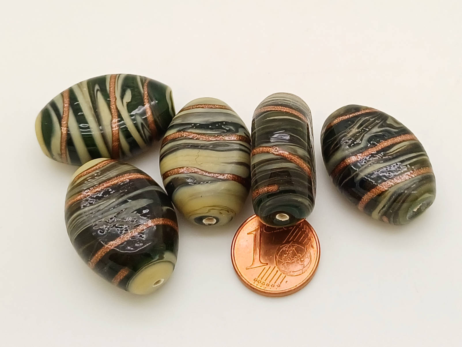 PV-lot-86 perles verre noires dorees