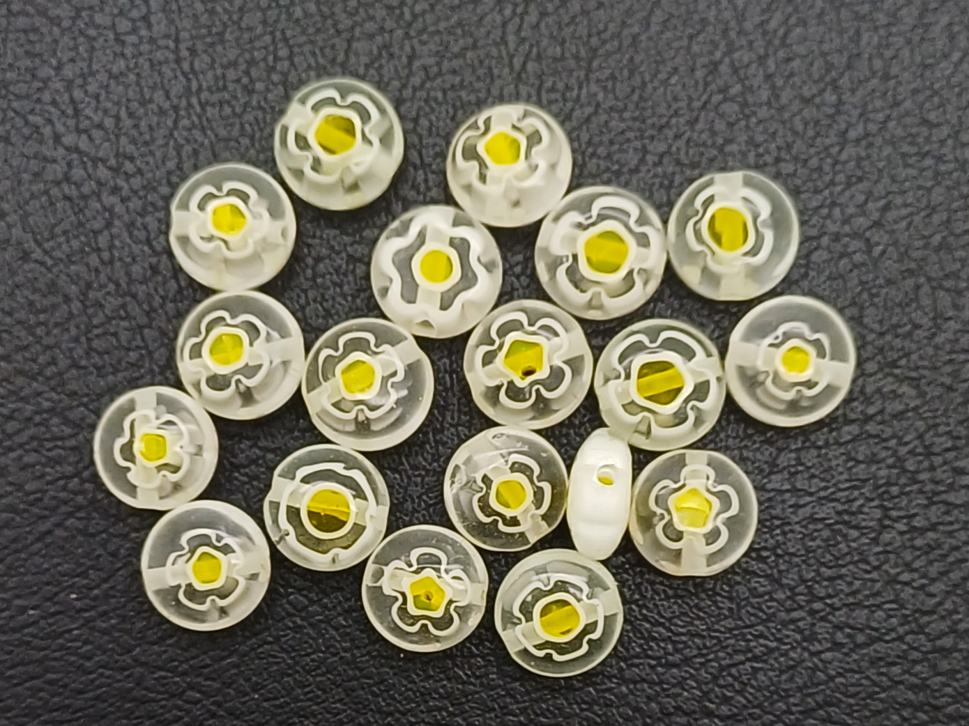 perles en verre millefiori transparentes jaune Mille-d8- transparent