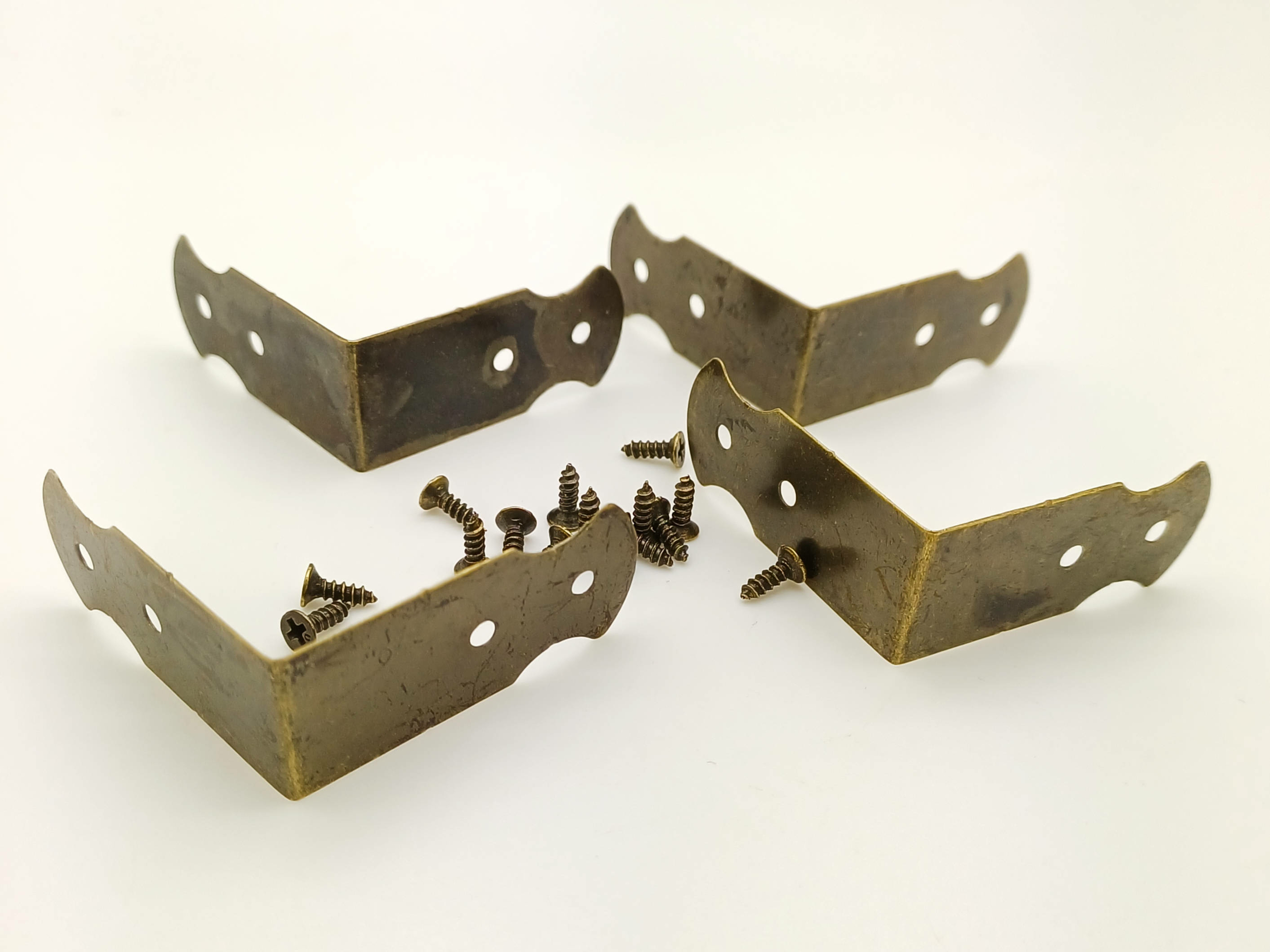 coin equerre boite bronze embellissement
