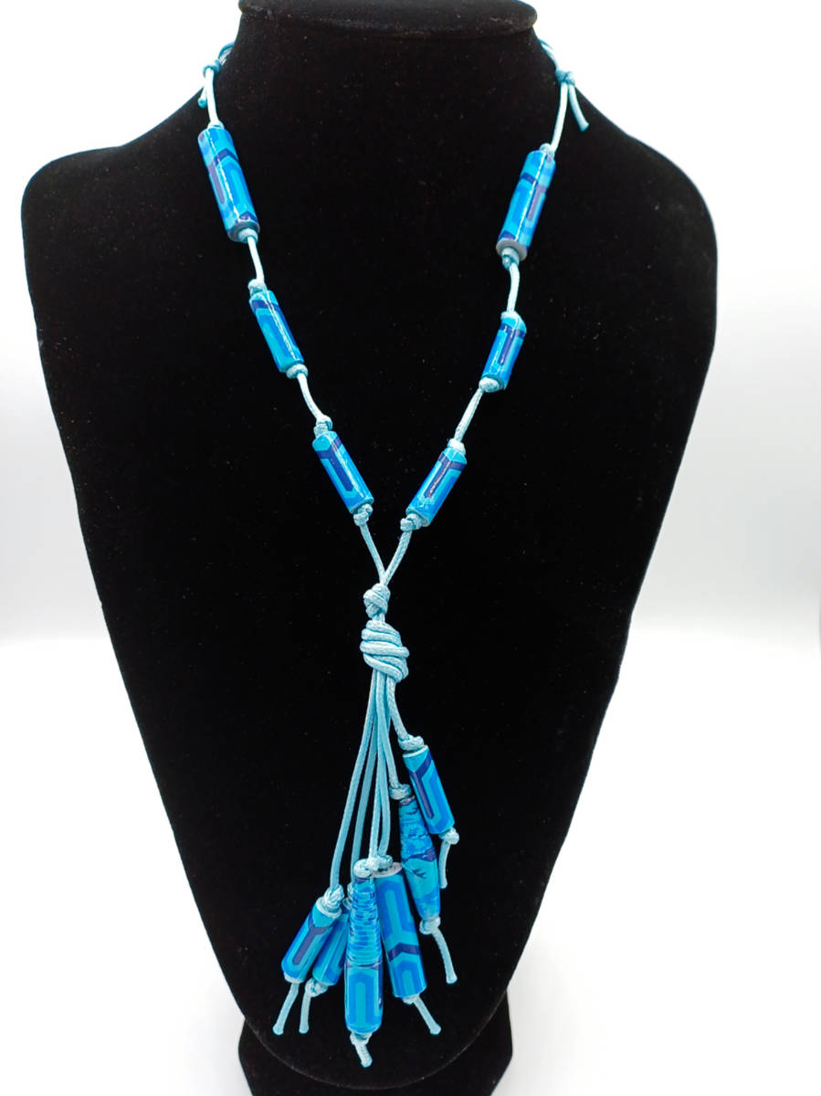 COL03 collier bleu perle papier