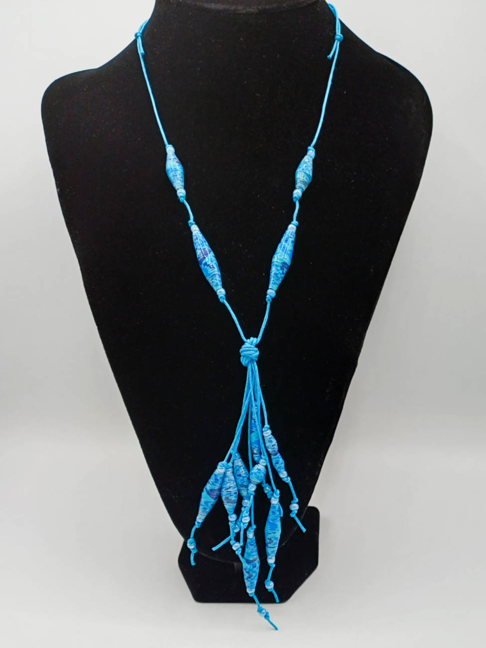 COL07 collier bleu  perle papier noeud
