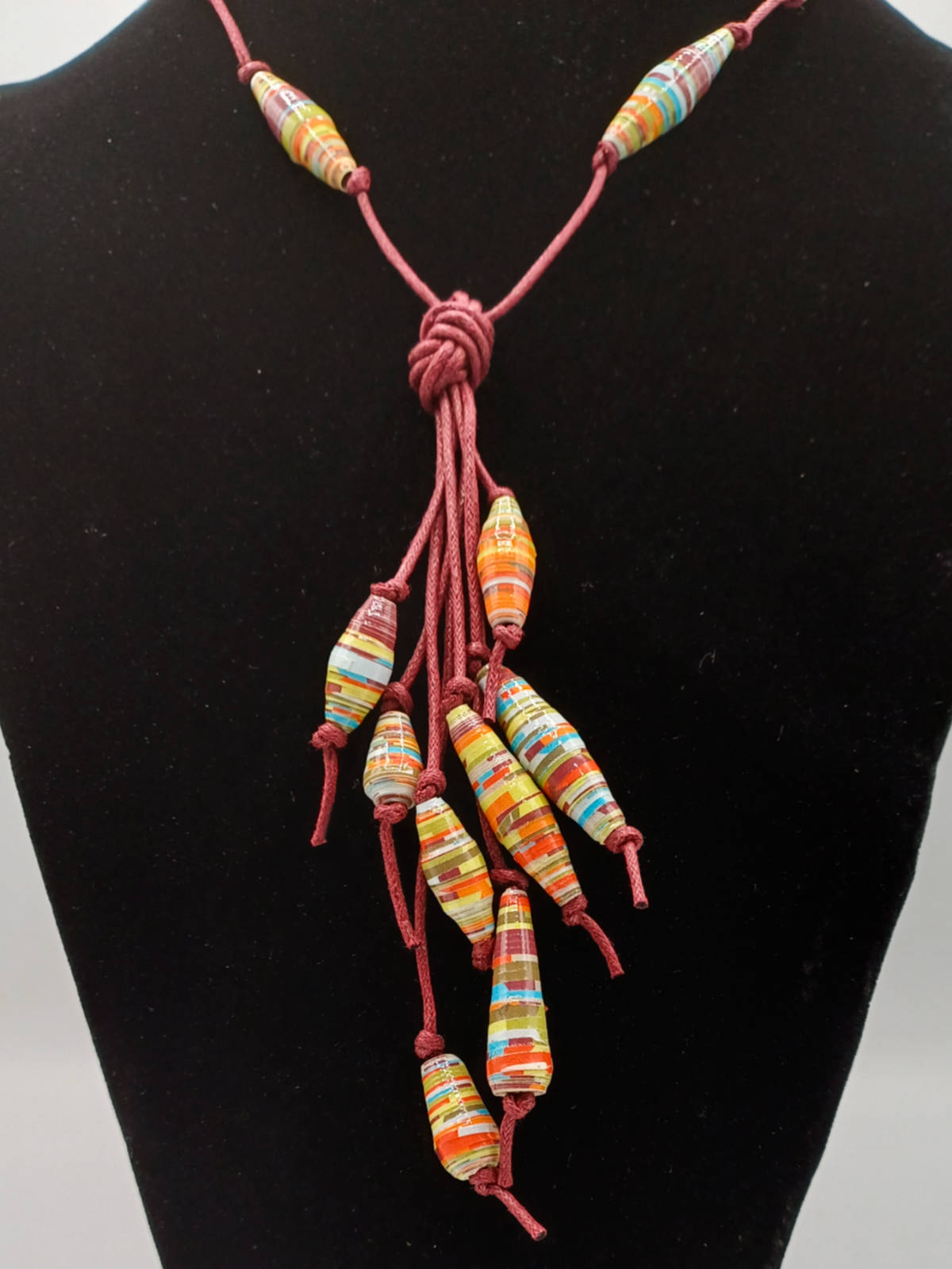 COL25 collier marron perles en papier pendentif