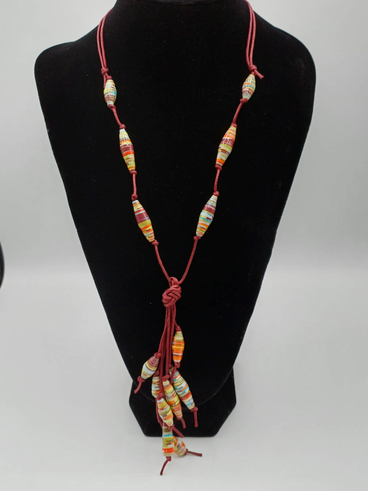 COL25 collier marron perle en papier