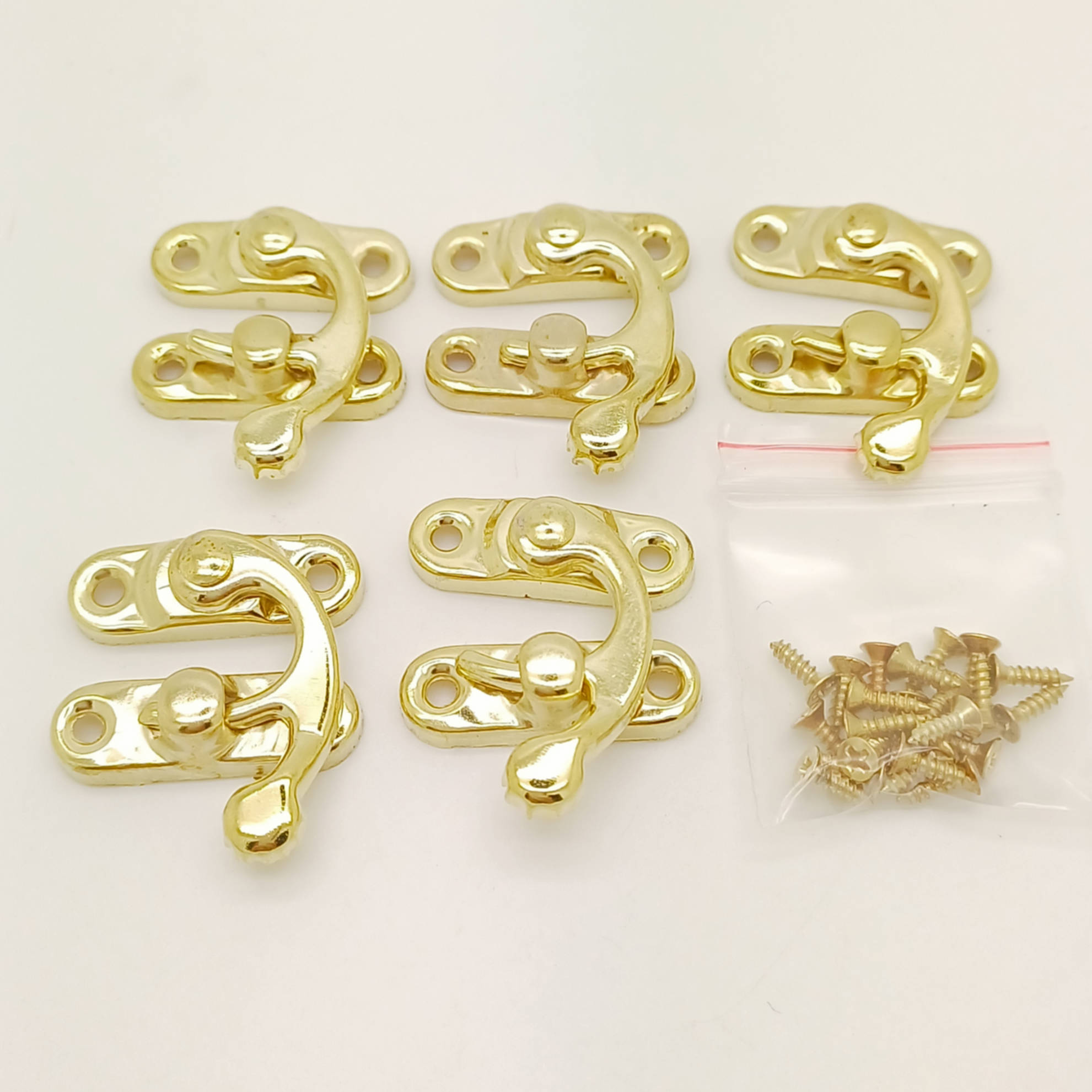 fermoir crochet dore boite metal lot avec vis 8mm