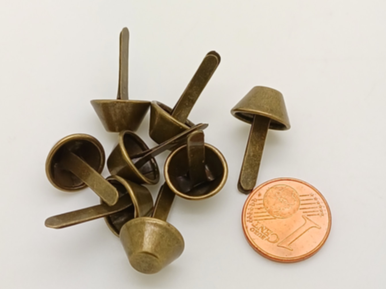 pied cone bronze 12mm rivet brads