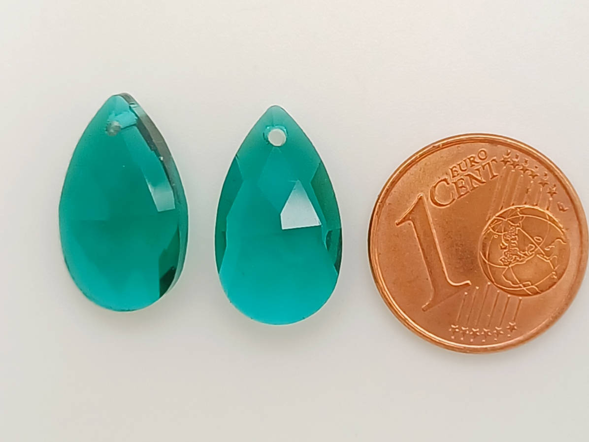 goutte 16mm vert bleu verre facette