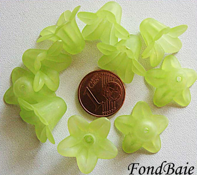 perle acrylique vert corolle fleur