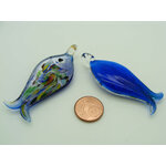 Pend-316-2 pendentif poisson bleu fonce argente verre