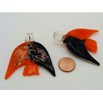 Pend-318-3 pendentif poisson orange noir dore verre