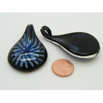 Pend-383-1 pendentif noir fleur bleu fonce verre