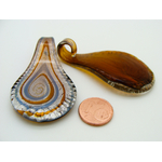 Pend-386-3 pendentif goutte marron spirale verre
