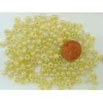 rocaille nacre 4mm jaune pale