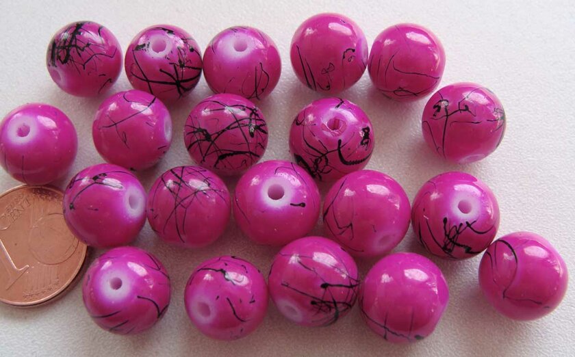 Lot De 150 Perles Vintage En Verre Framboise - Forme Irrégulière (ni Ronde Ni Carrée) - Inde Années 80 - Occasion