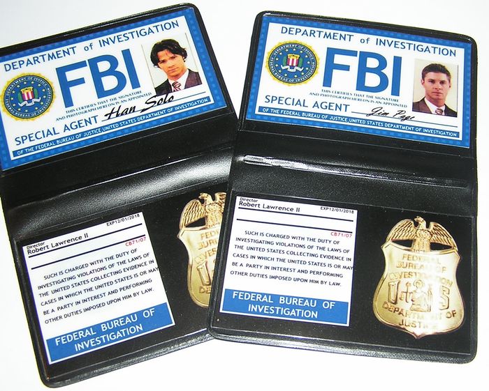 supernatural-lot-badges-FBI