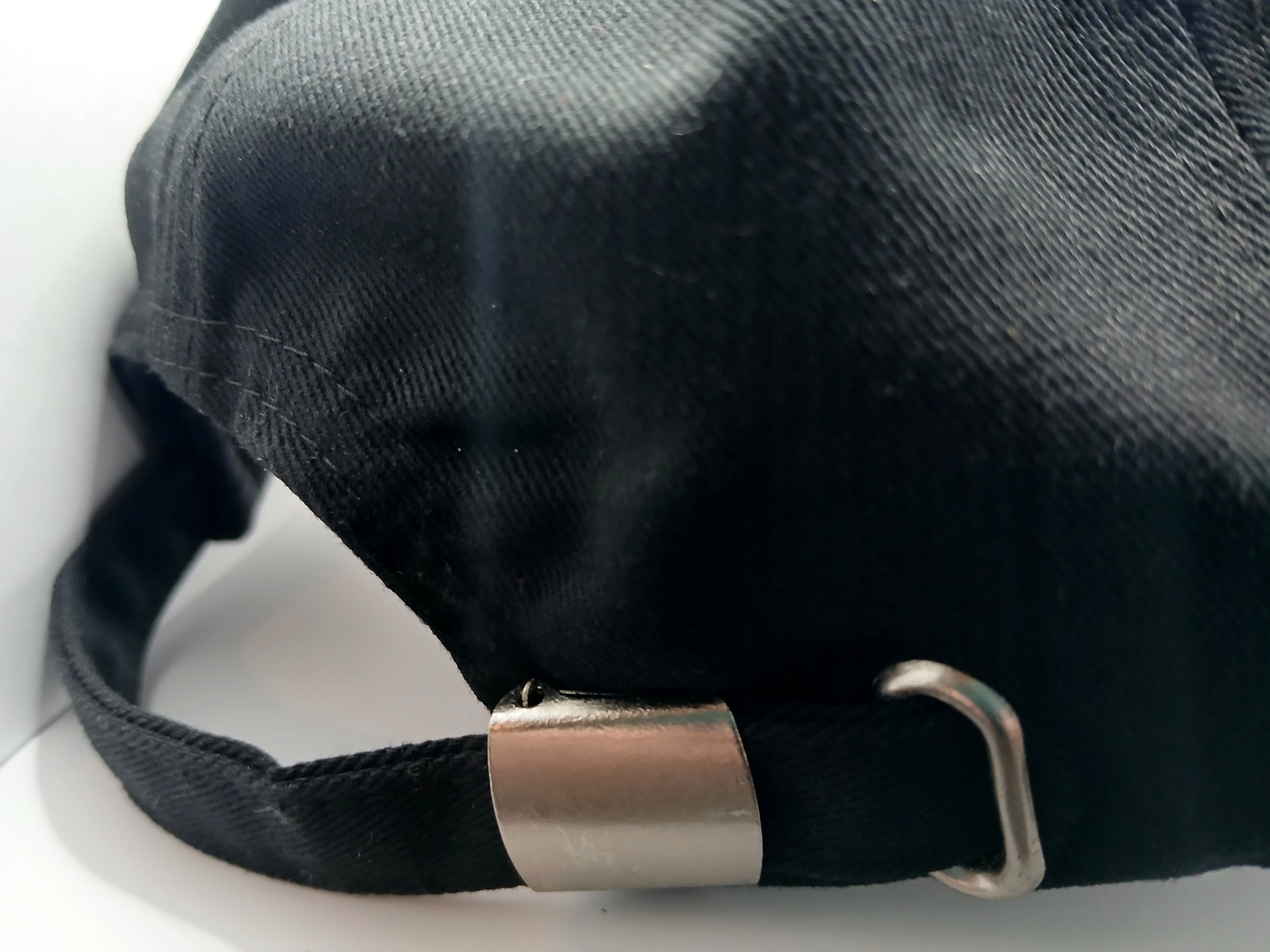 casquette-ncis-detail-fermeture