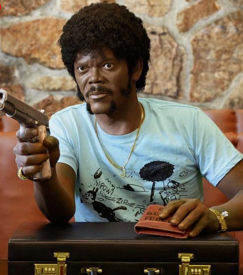 photo-jules-winnfield-avec-portefeuille-bad-mother-fucker