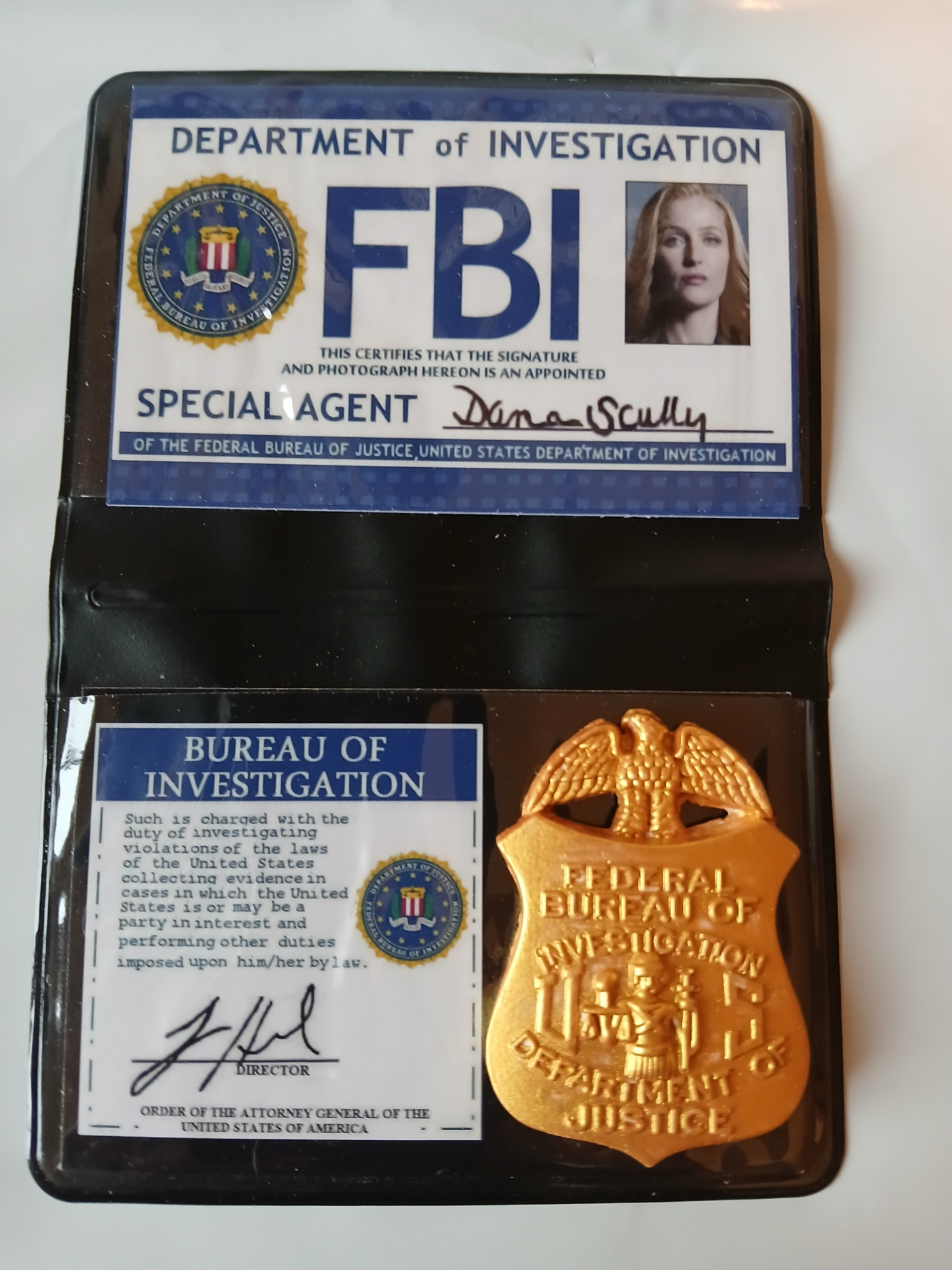 badge-x-files-dana-scully-avec-insigne-fbi