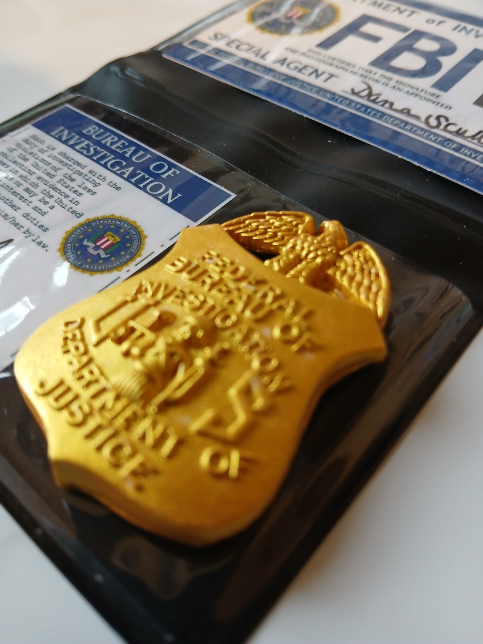 badge-fbi-en-resine