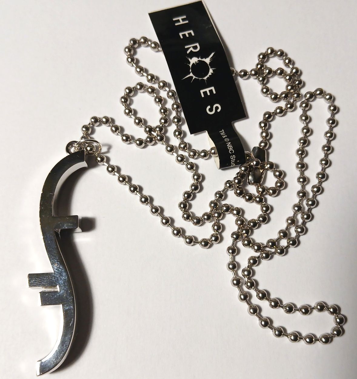 collier-heroes-officiel