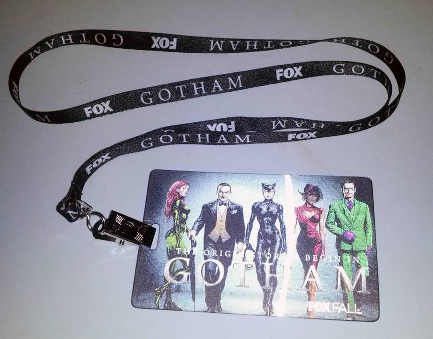 Gotham tour de cou et carte holographique edition spéciale Comic Con 2014